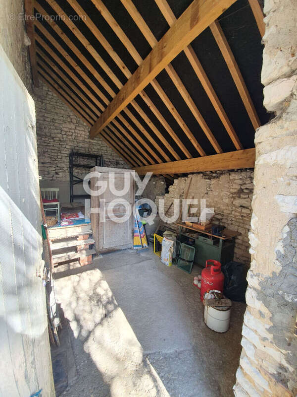 Maison à MONT-SAINT-SULPICE