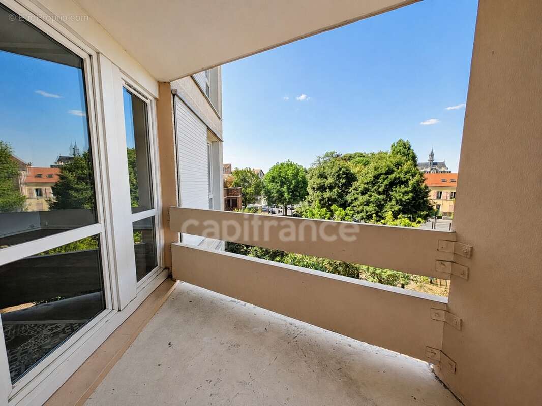 Appartement F3 avec loggia et parking - proche commerces et gare - photo 3