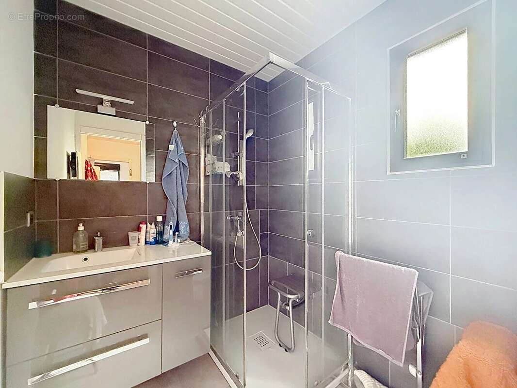 Maison contemporaine toit plat - Quartier calme et recherché - photo 6