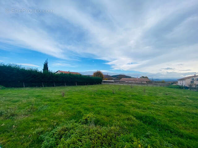Terrain à AIGUES-VIVES