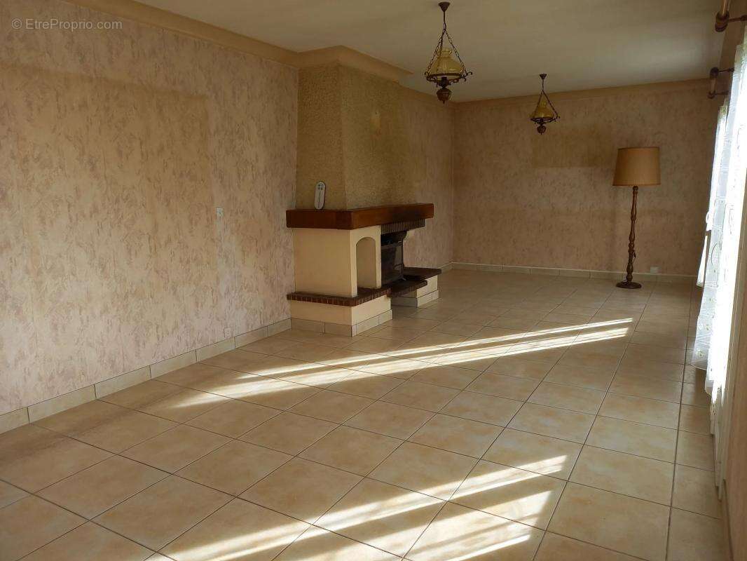 Maison à ROUZIERS-DE-TOURAINE