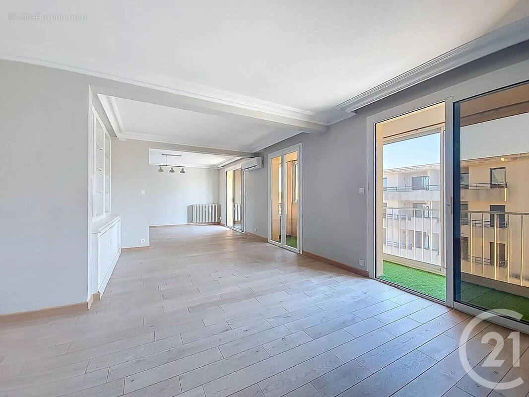 Appartement à VILLENEUVE-LES-AVIGNON