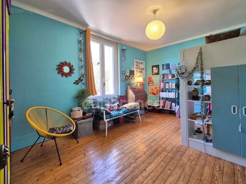 A vendre ETAMPES (91), Proche centre-ville, Charmante Meulière de 5 pièces sur sous-sol avec cour et garage - photo 6