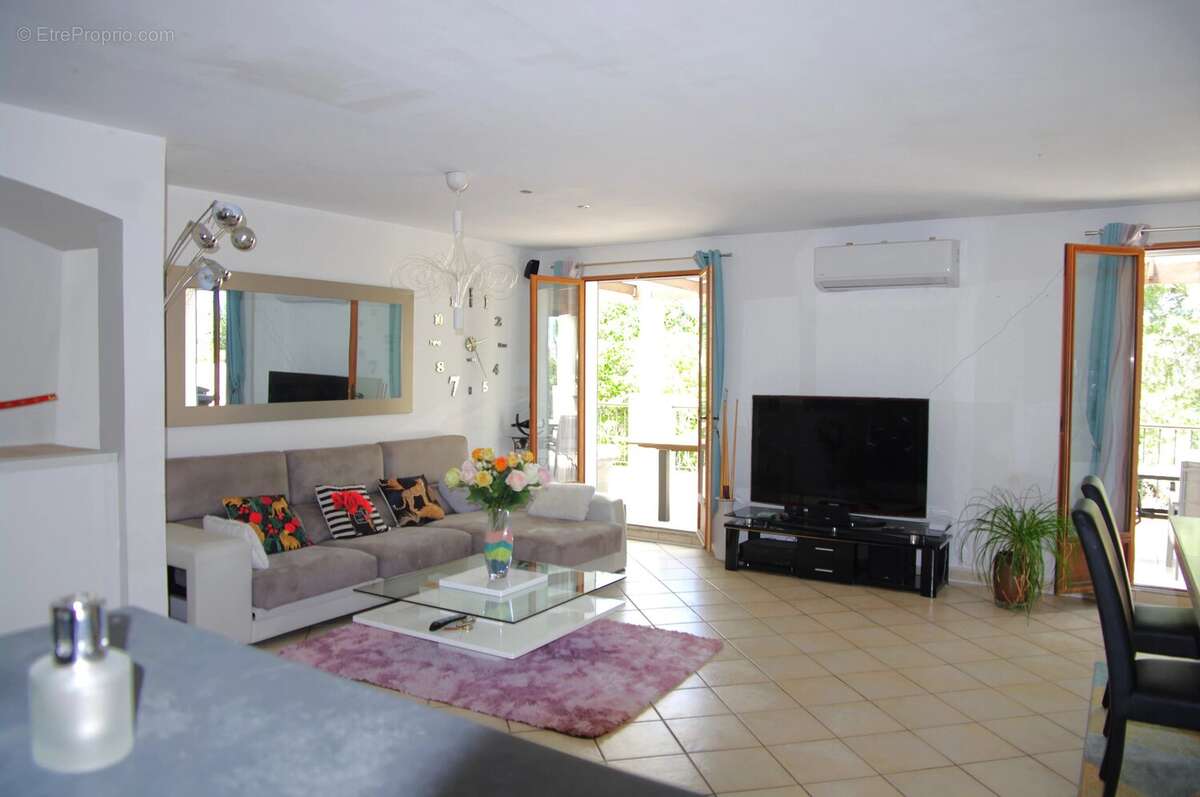 Maison à LE MUY