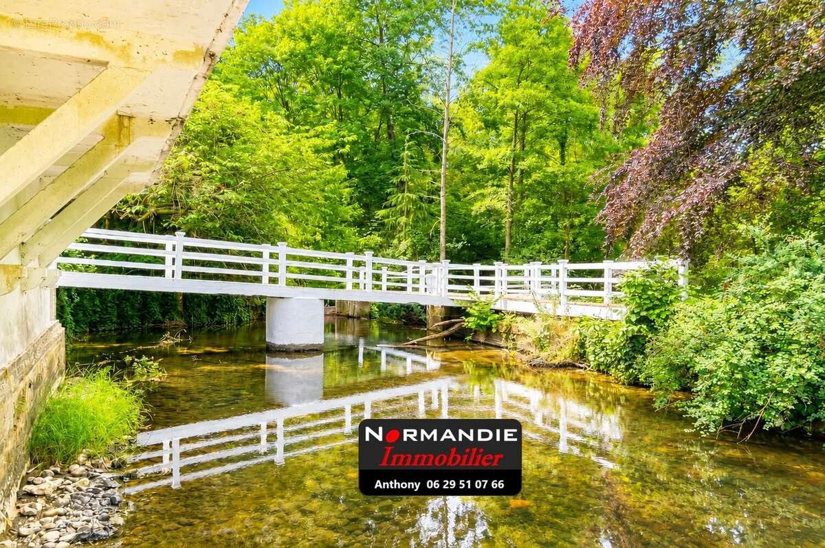 Manoir de caractère – Domaine de 2,2 hectares avec rivière et dépendances - photo 5