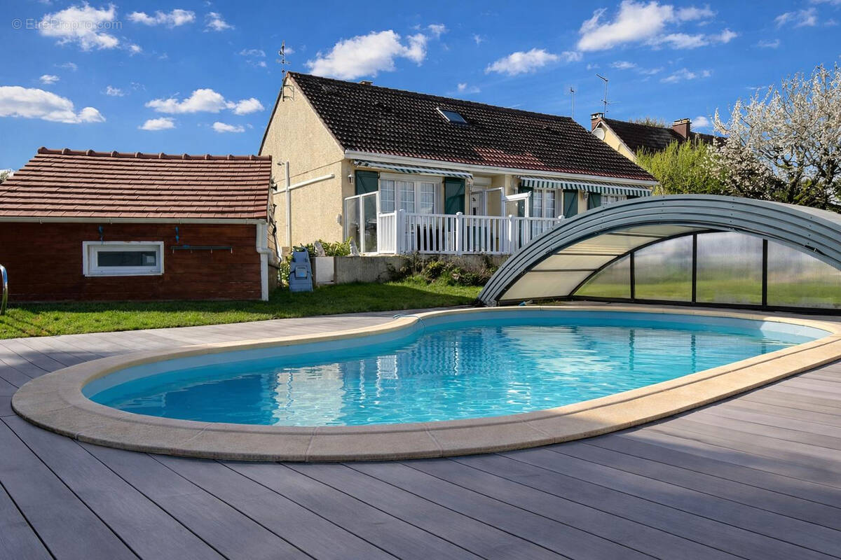 Maison à VILLENEUVE-LES-SABLONS