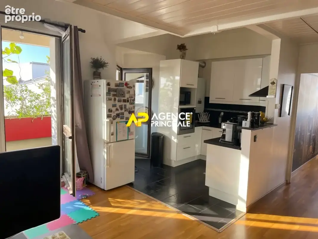 Sartrouville - Le Fresnay Vieux Pays - Appartement 5 pièces 96.64 m2 - photo 8