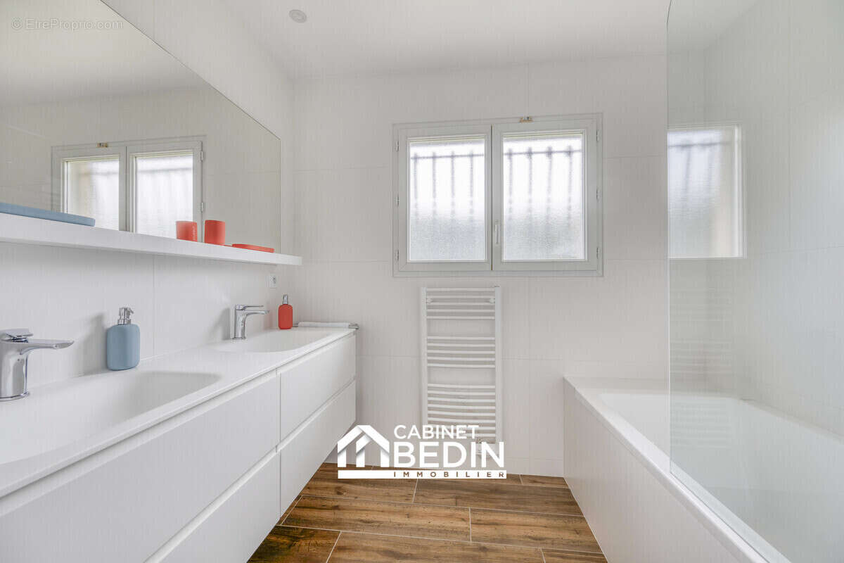 Maison 255 m² à Pessac  - photo 3