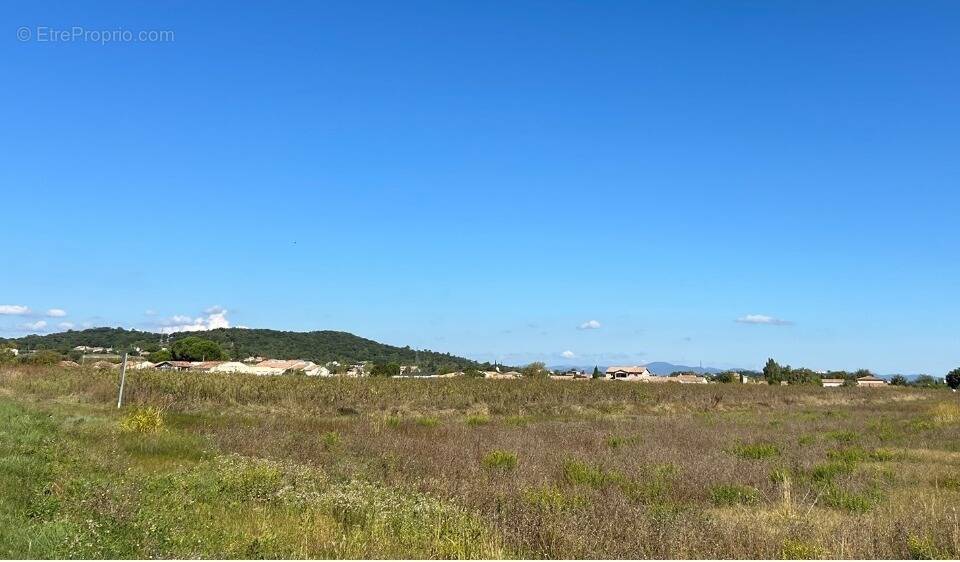 Terrain à RIBAUTE-LES-TAVERNES