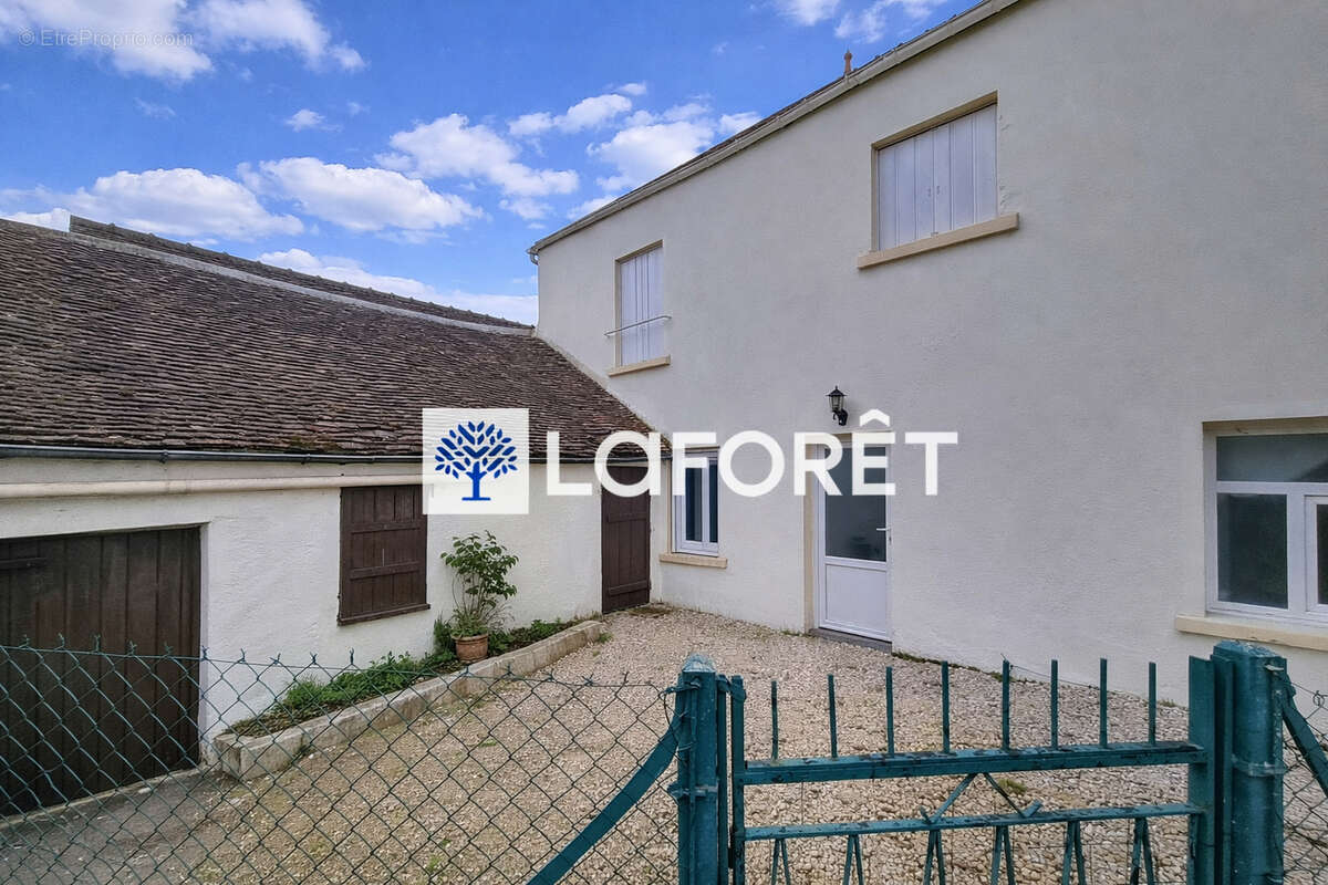 Maison à JOUY-LE-CHATEL