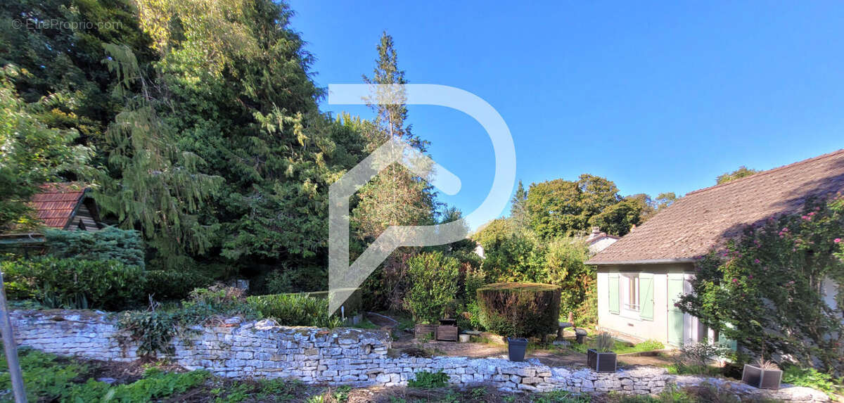 Maison à NEUILLY-SUR-SUIZE