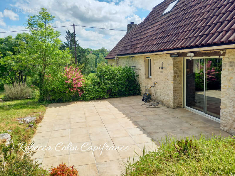 Authentique longère en pierre en Périgord Noir sur un terrain de 2849 m² - photo 11