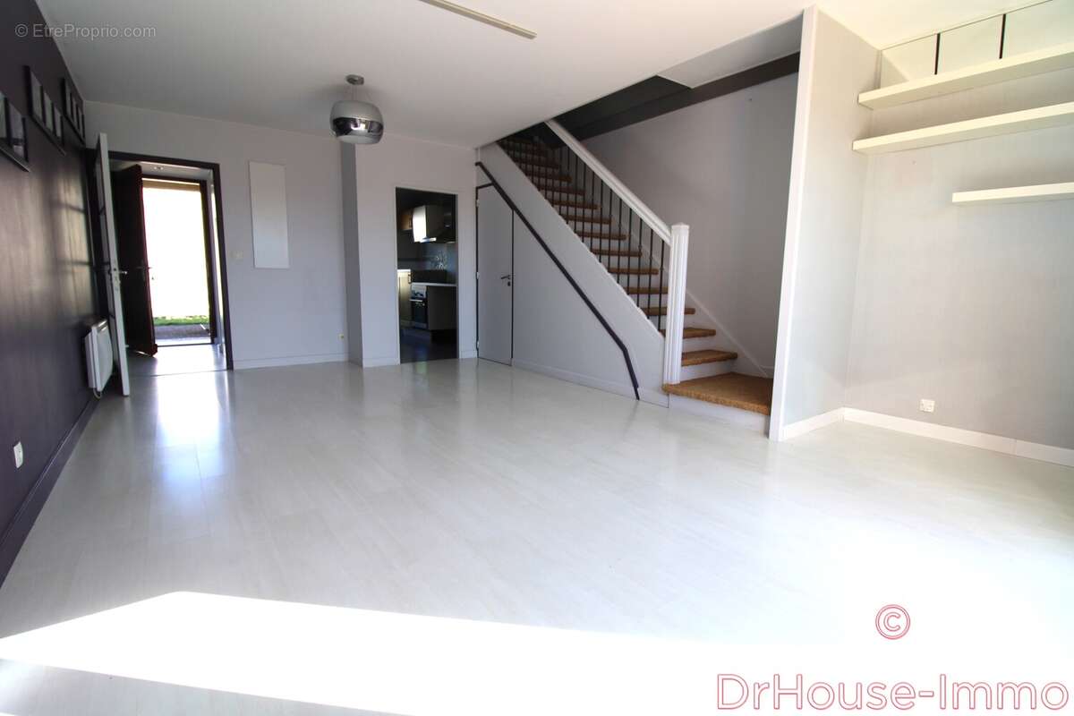 Appartement à FROUZINS