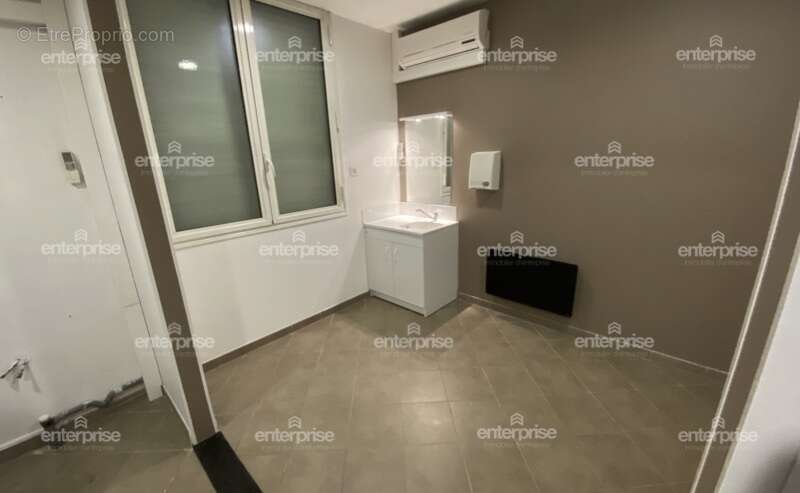 Bureaux / local commercial - 350m2 - le plessis-belleville - photo 10
