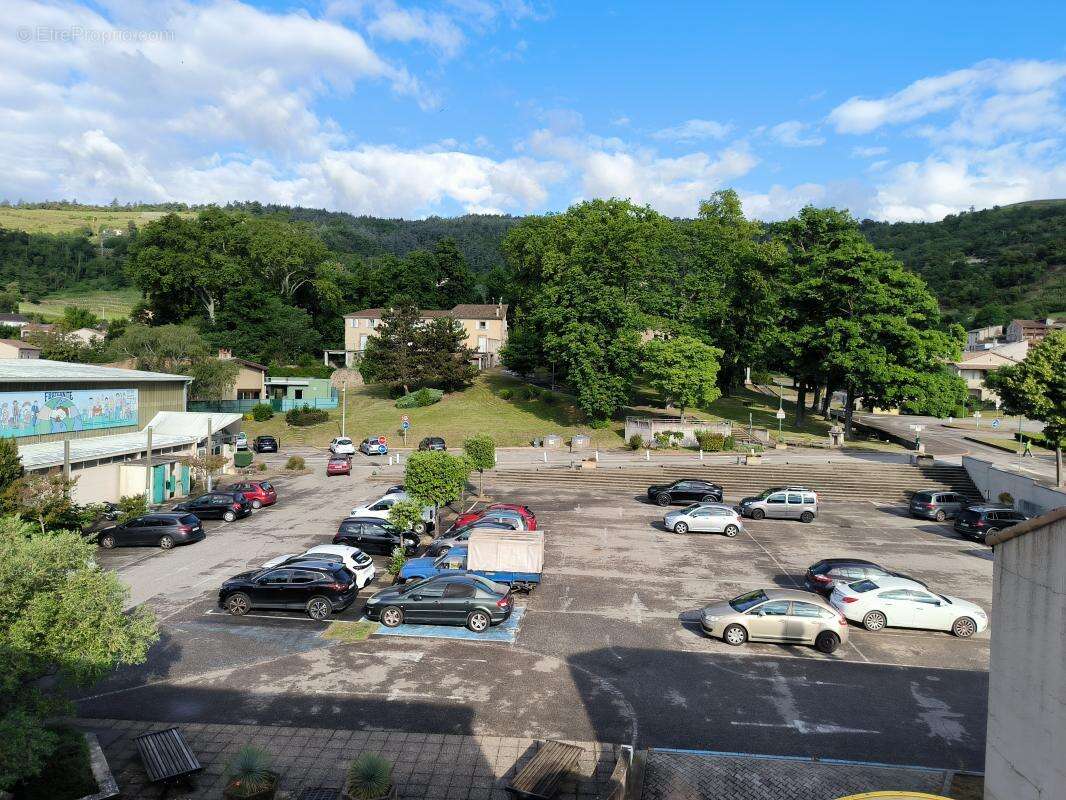 Appartement à SAINT-JEAN-DE-MUZOLS