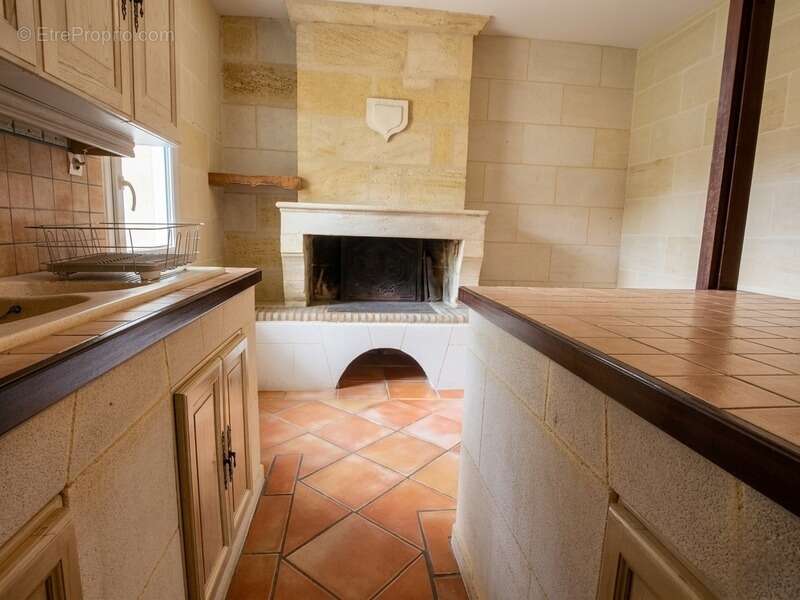 Maison à SAINT-MEDARD-DE-GUIZIERES