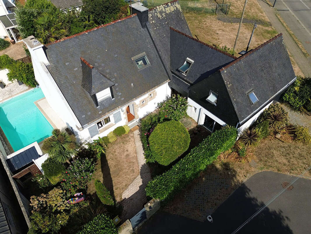 Maison  centre ville avec piscine et 2 dépendances - photo 16