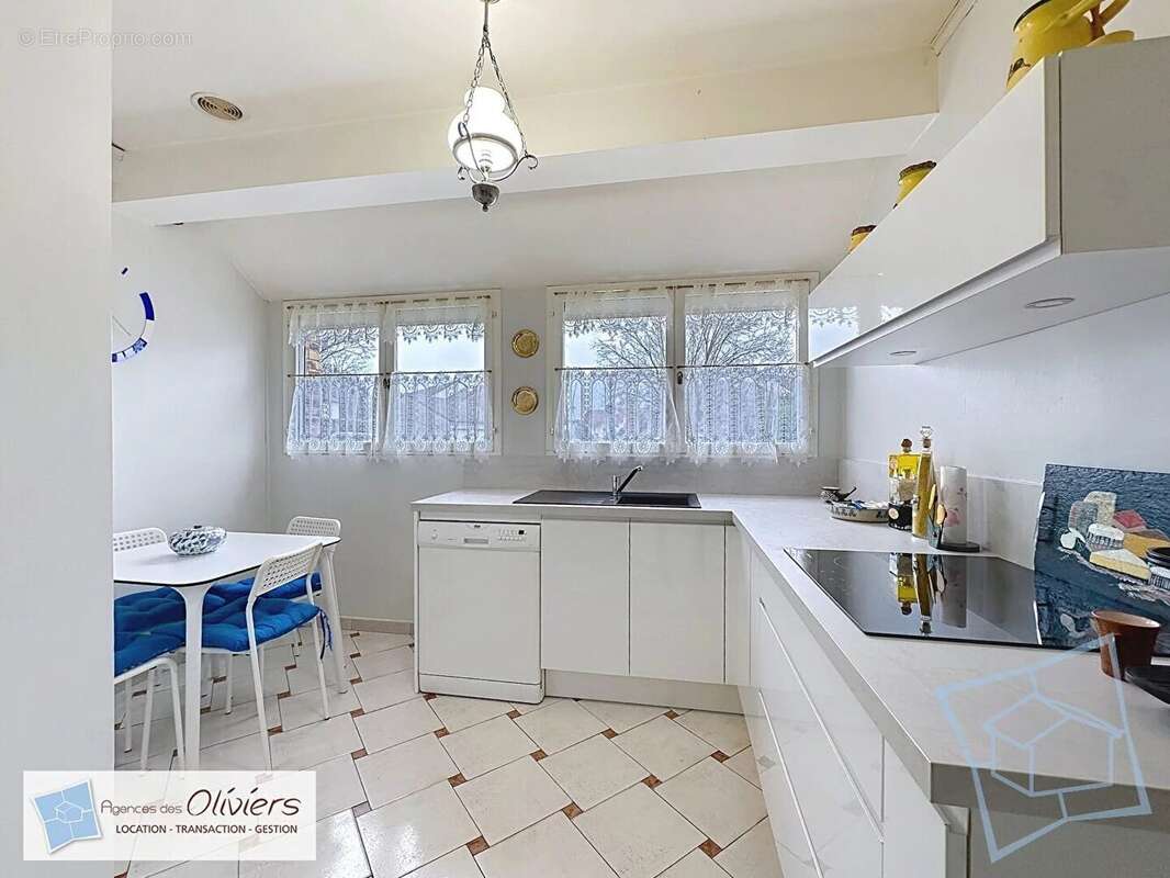 Maison à VOISINS-LE-BRETONNEUX