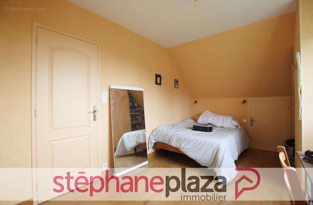 Maison à ARGENTRE-DU-PLESSIS