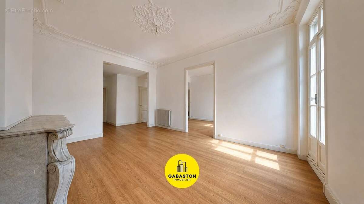 Appartement à MARSEILLE-2E