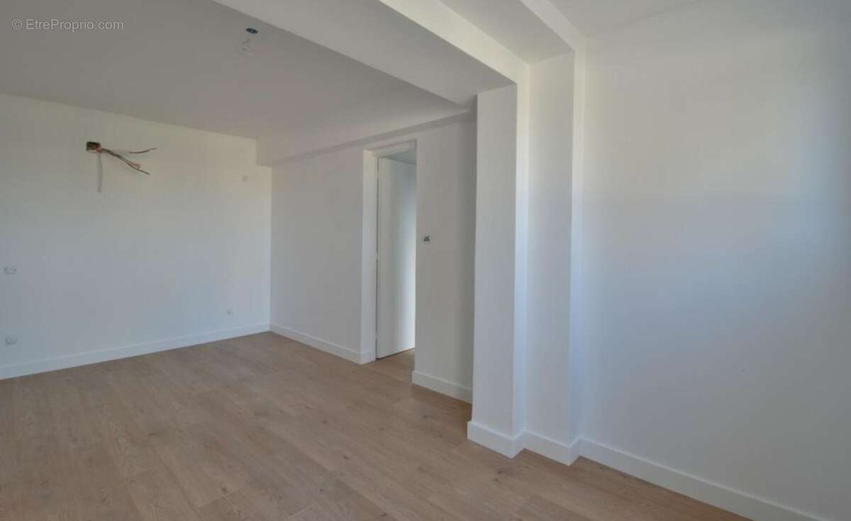 EXCLUSIVITE - Appartement T4 rez de jardin - Garage et parkings - photo 10