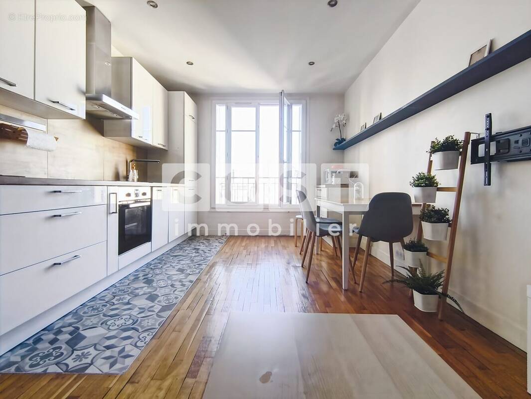 Appartement à COURBEVOIE