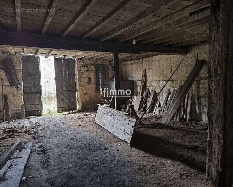 Commerce à SAINT-LOUBES