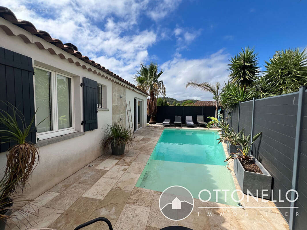 Maison à ROQUEBRUNE-SUR-ARGENS