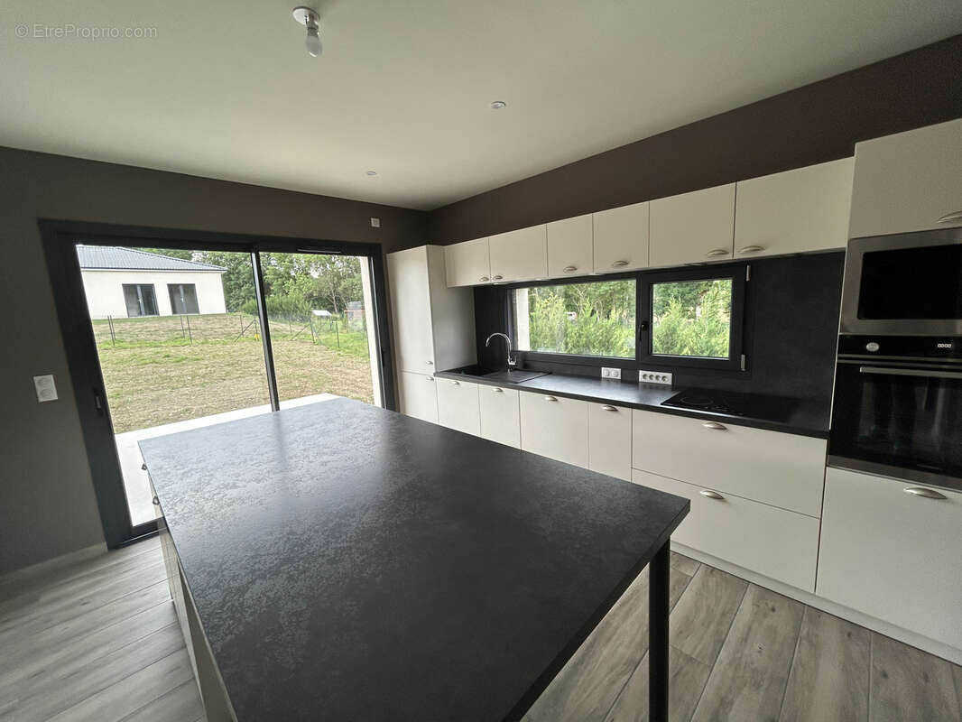 Maison à SAINT-PIERRE-EYNAC