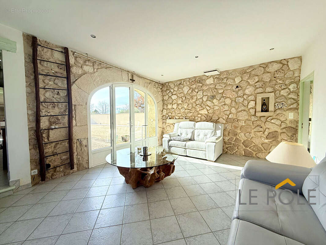 Authentique maison en pierre avec vue à La Garde-Adhémar - photo 3