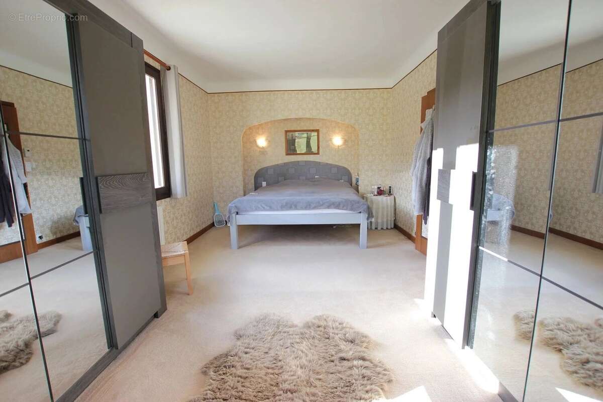 Maison individuelle haut de gamme avec piscine, située au cœur d'un magnifique parc privé - photo 9