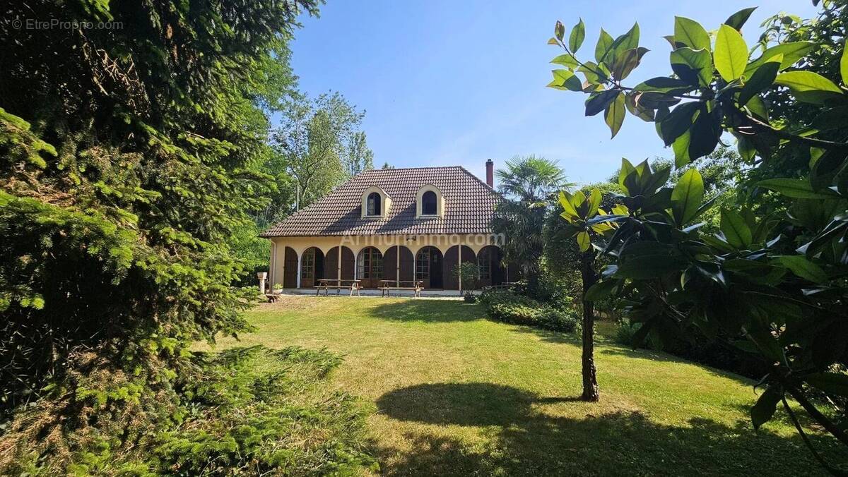 Maison à LA VILLE-DU-BOIS