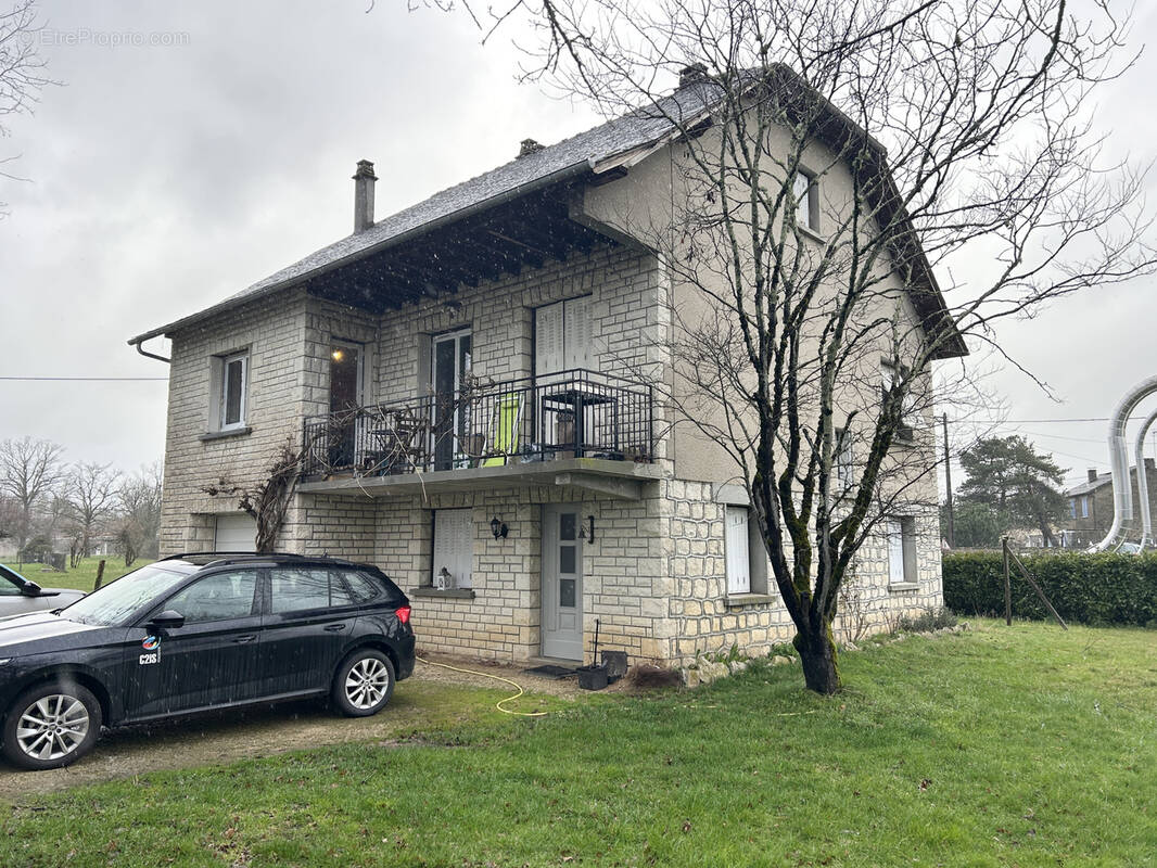 Maison à SAINT-PANTALEON-DE-LARCHE
