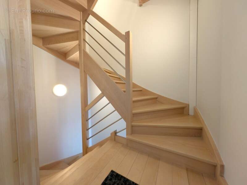 Appartement à COURS-LA-VILLE