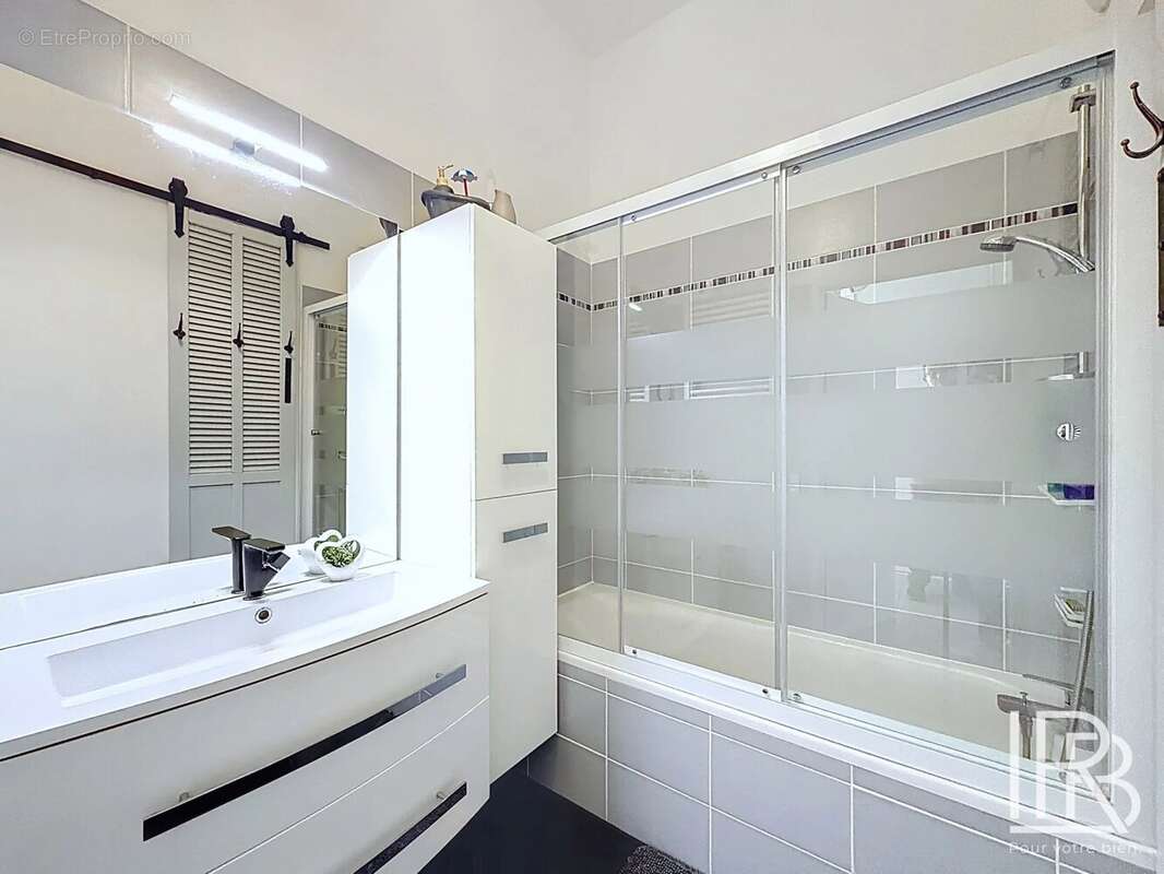 Appartement à MARSEILLE-2E