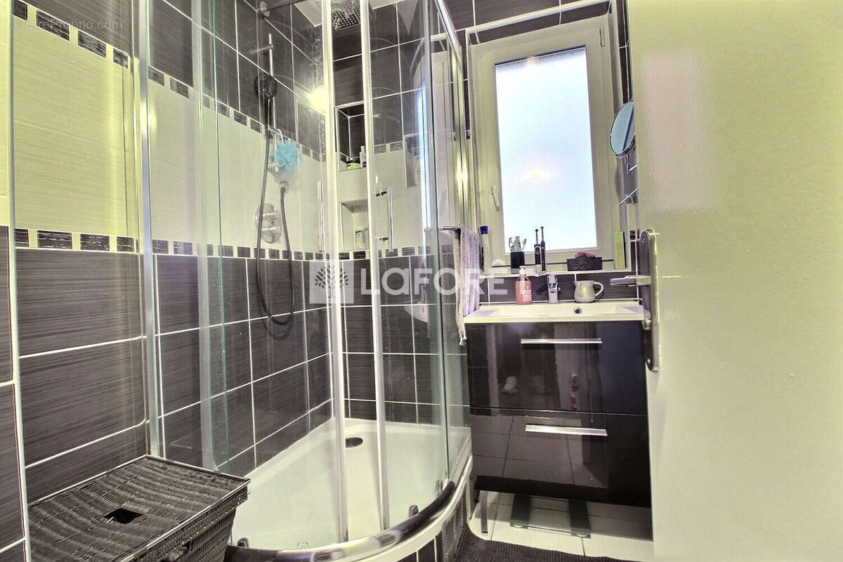 Appartement à VILLENEUVE-LA-GARENNE