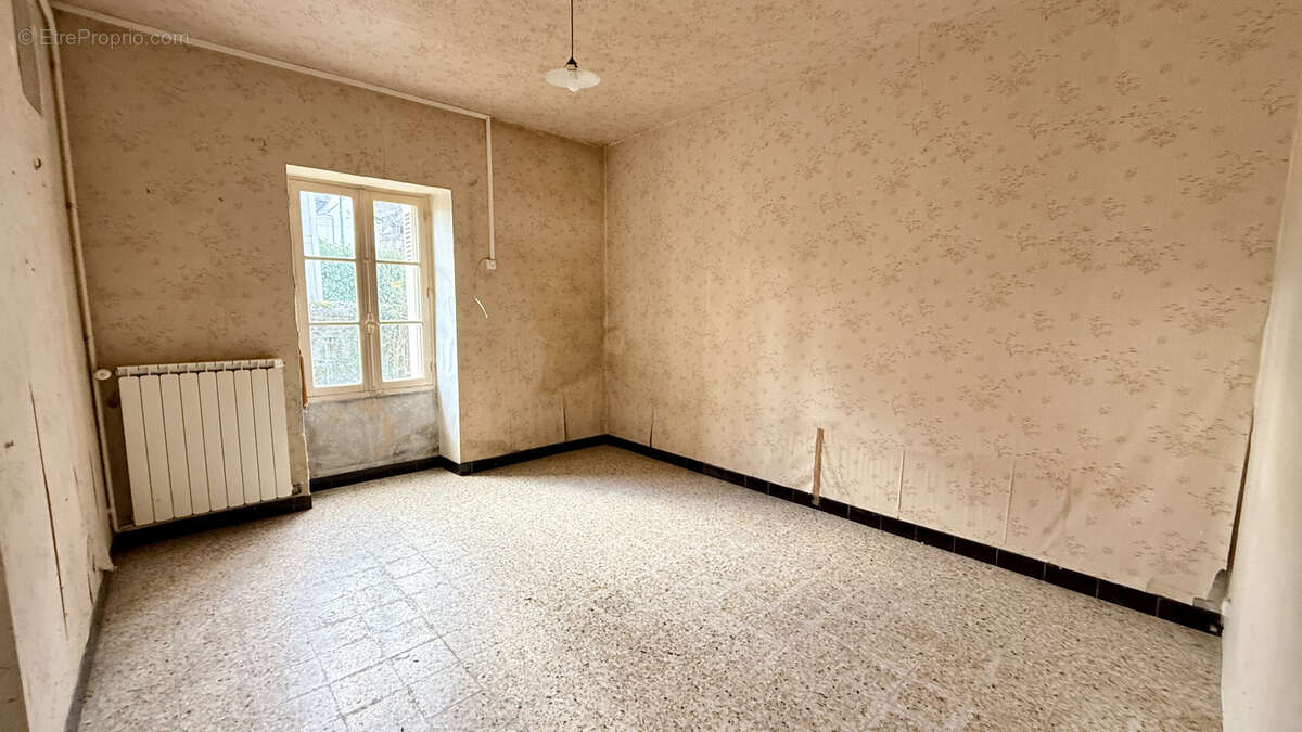 Maison à VILLAINES-LES-ROCHERS