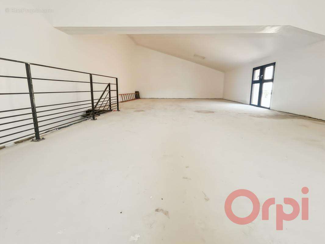 Maison de ville avec garage : laissez libre cours à vos envies ! - photo 3