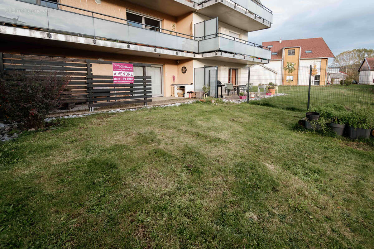 Appartement à LA RIVIERE-DRUGEON