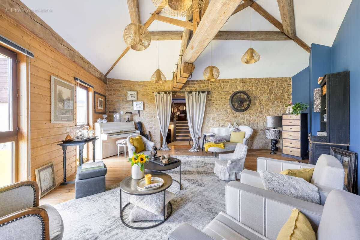 BEAUJOLAIS PIERRES DOREES, MAISON DE 233 M2 HAB, 3 chambres, bureau, terrain clos, Vue - photo 4