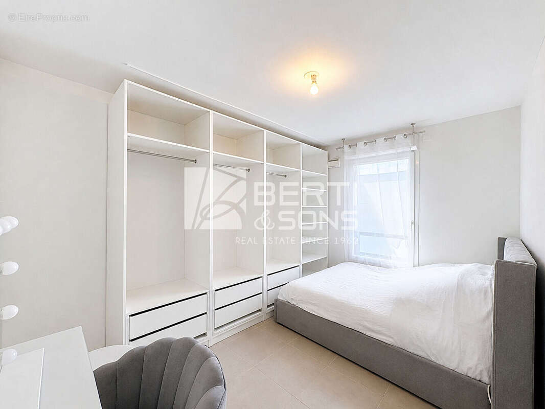 Mandelieu centre - appartement dans residence recente - parfait etat - climatisation - garage ferme. - photo 4
