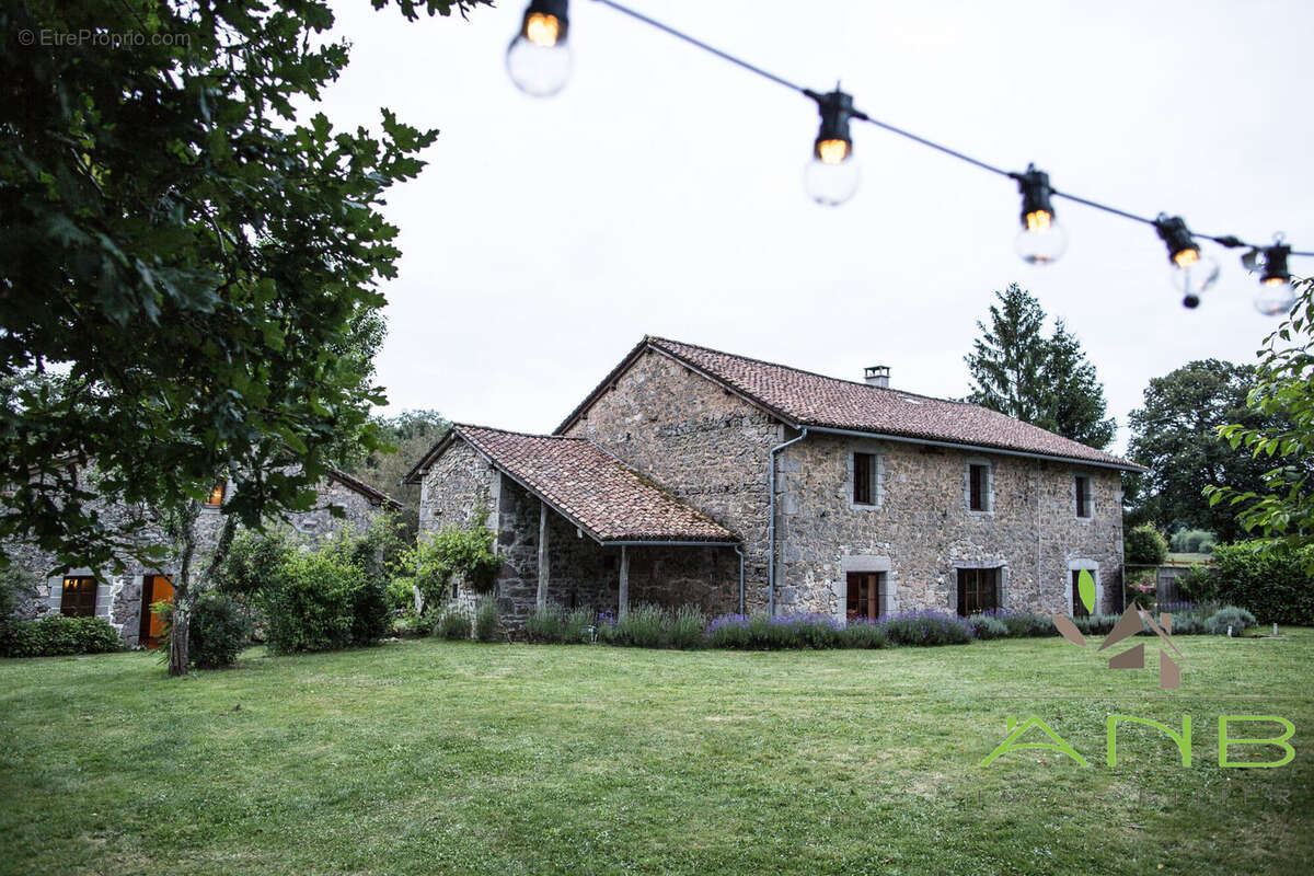 Maison à BUSSEROLLES