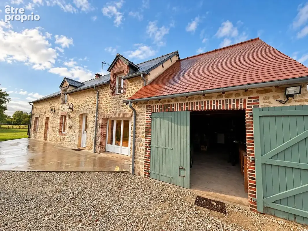 Secteur  de Mortagne-au-Perche, longère de caractère sans voisin sur 5 000 m² de terrain - photo 2