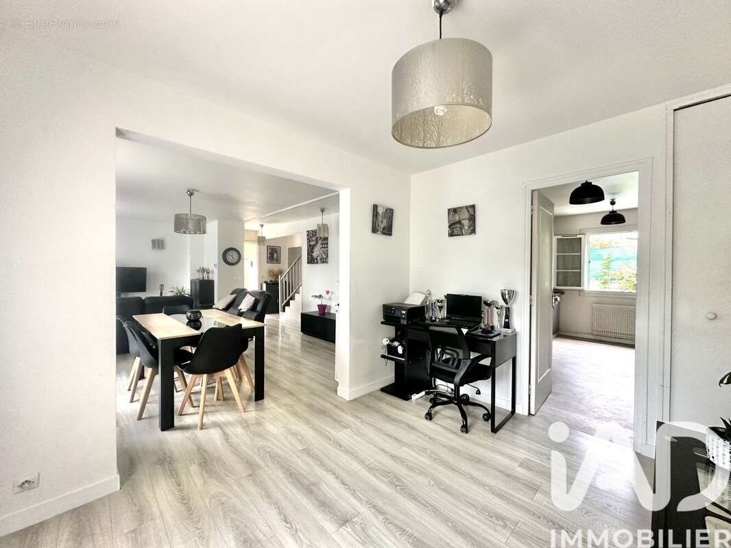 Maison 122 m² à Brie-Comte-Robert  - photo 4