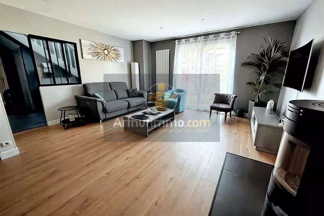 Maison à VERT-SAINT-DENIS