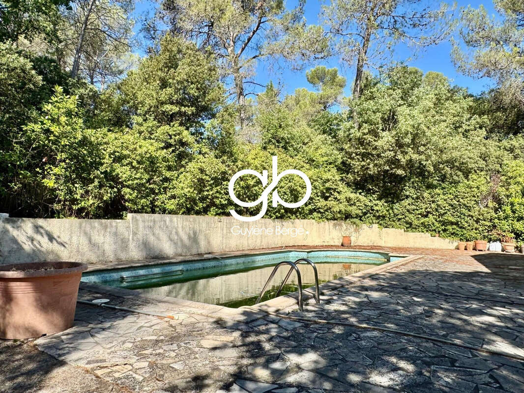 Maison à SAINT-CLEMENT-DE-RIVIERE