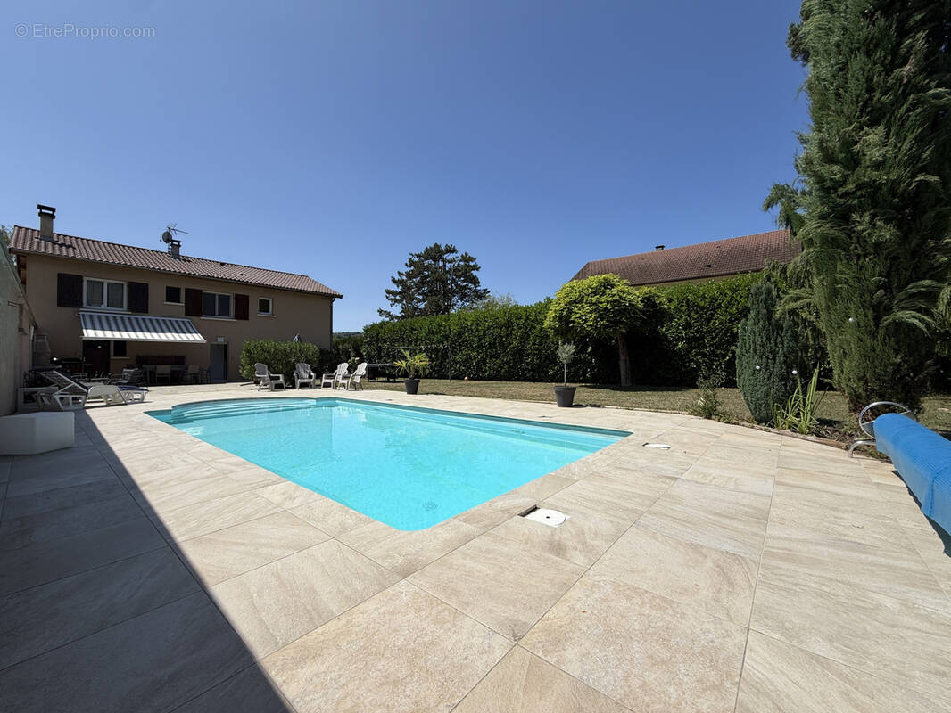 Maison à PONCIN