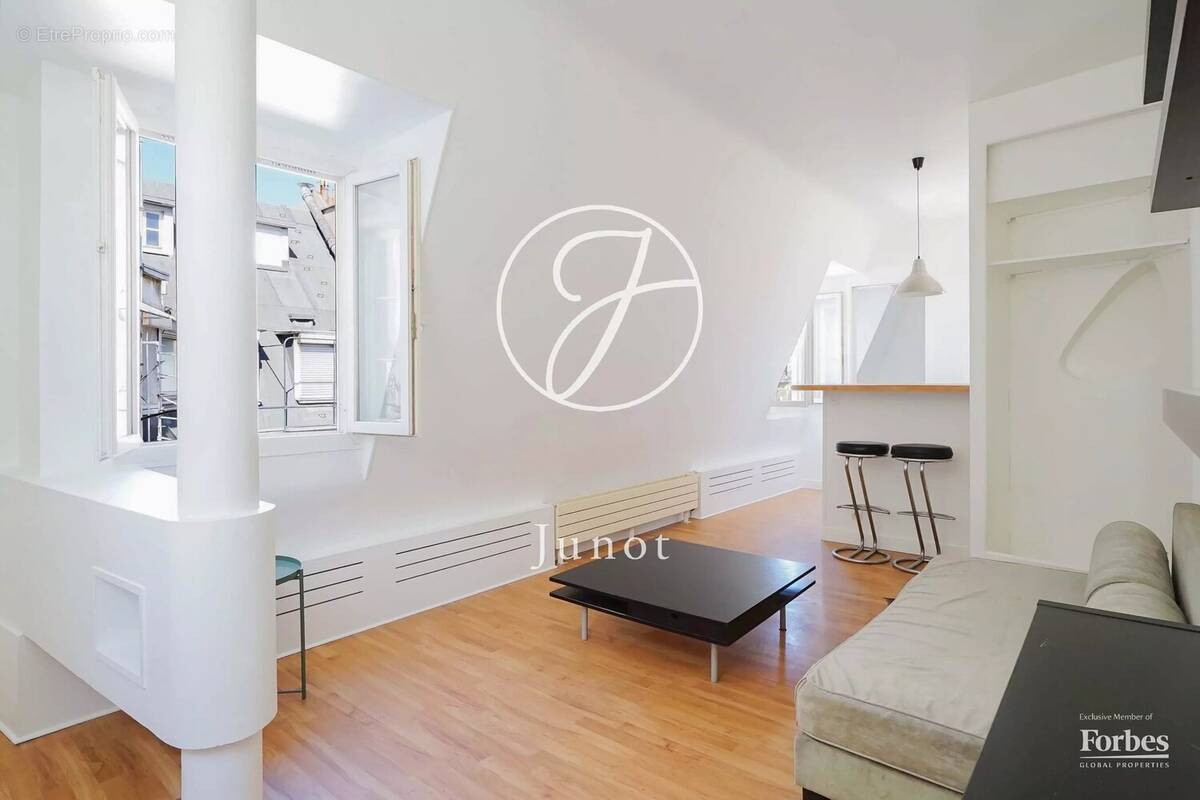 Appartement à PARIS-7E