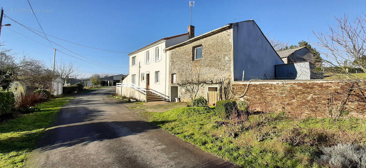 Maison à LA MEILLERAIE-TILLAY