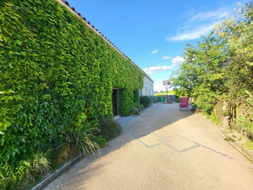 Maison à COULONGES-SUR-L&#039;AUTIZE